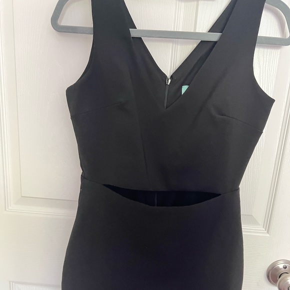 BOUTIQUE CUTOUT DRESS - Picture 4 of 6